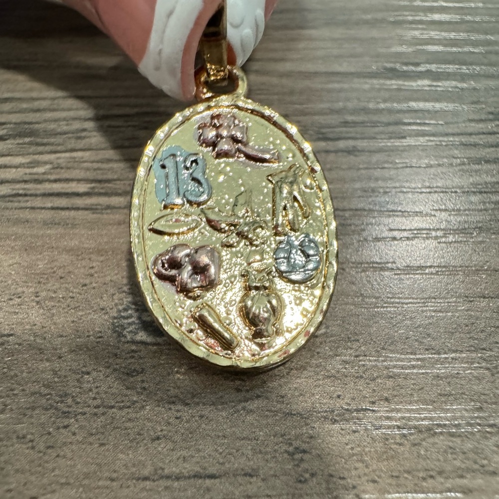 Pendant‎ - Picture 2 of 2